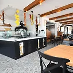 Blue Point Hotel *
