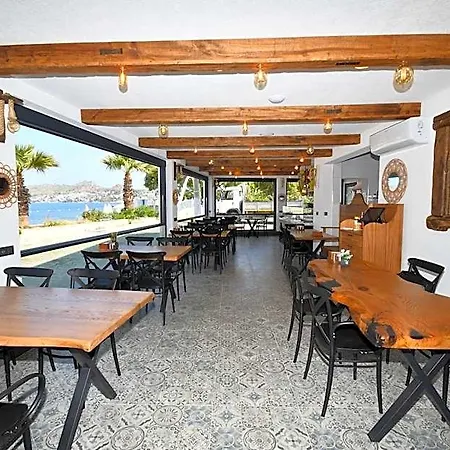 Blue Point Hotel *